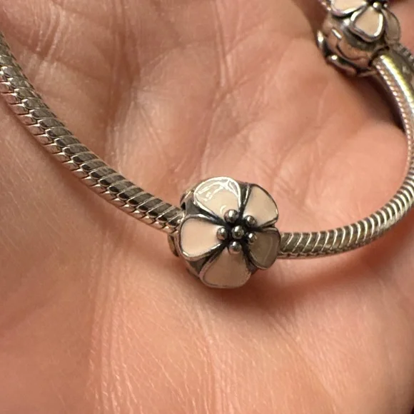925 Pandora Silver Poetic Bloom Bracelet With 2 Cherry Blossom Clips. - Picture 3 of 6